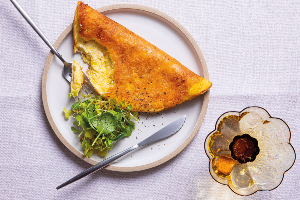 Cheese soufflé omelette