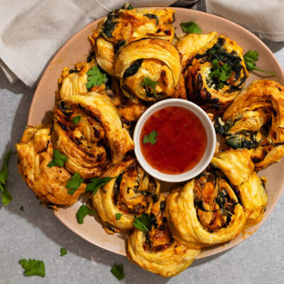 Cheesy spinach rolls