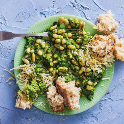 20-minute kale-pesto beans